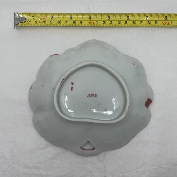 Antique Japanese Porcelain Bowl w/ Geisha Girls & Floral Decoration Scalloped - Picture 2 of 3